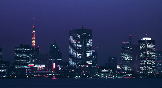 大企業が建ち並ぶ東京の夜景